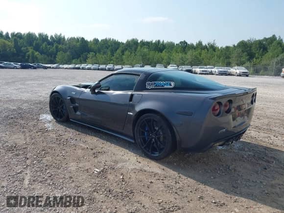 2010 Chevrolet Corvette ZR1 3ZR z VIN 1G1YN2DT1A5800405, wystawiony jako IAAI lot #42865158 z przebiegiem Nie podano mil oraz . Historia ofert i sprzedaży dostępna na DreamBid. Obrazek 3.
