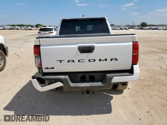 2025 Toyota Tacoma TRD Off Road z VIN 3TMLB5JN9SM139476, wystawiony jako Copart lot #81088195 z przebiegiem 9 863 mil mil oraz Szkoda całkowita • Salvage title. Historia ofert i sprzedaży dostępna na DreamBid. Obrazek 6.