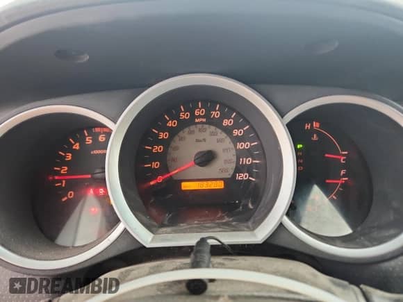 2011 Toyota Tacoma z VIN 5TFUX4ENXBX003376, wystawiony jako Copart lot #70226565 z przebiegiem 183 280 mil mil oraz Szkoda całkowita • Salvage title. Historia ofert i sprzedaży dostępna na DreamBid. Obrazek 9.