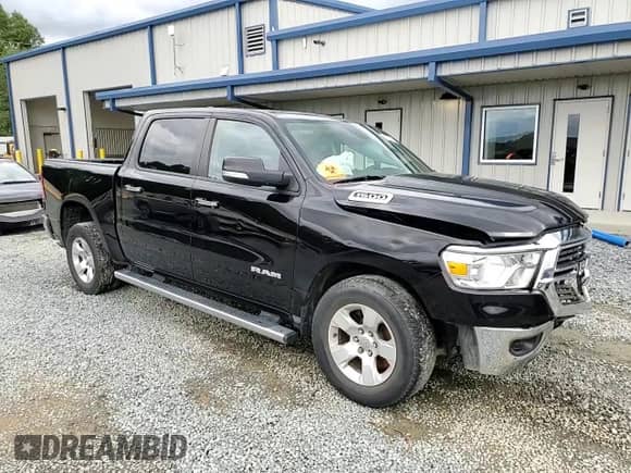 2020 Ram 1500 Big Horn z VIN 1C6RREFG7LN333518, wystawiony jako Copart lot #72204024 z przebiegiem 121 193 mil mil oraz Szkoda całkowita • Salvage title. Historia ofert i sprzedaży dostępna na DreamBid. Obrazek 11.