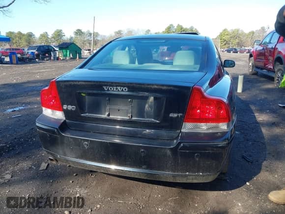 2007 Volvo S60 2.5L Turbo с VIN YV1RS592872630845, выставлен на аукционе IAAI как лот 41869502 с пробегом 74 732 миль миль и . История ставок и продаж доступна на DreamBid. Изображение 16.