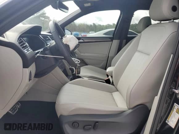 2024 Volkswagen Tiguan SE R-Line Black с VIN 3VVCB7AX8RM104808, выставлен на аукционе Copart как лот 68450815 с пробегом 20 525 миль миль и Списание • Salvage title. История ставок и продаж доступна на DreamBid. Изображение 7.