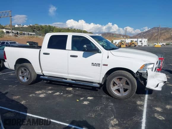 2014 Ram 1500 Express z VIN 1C6RR7KTXES168888, wystawiony jako IAAI lot #43242116 z przebiegiem 174 358 mil mil oraz . Historia ofert i sprzedaży dostępna na DreamBid. Obrazek 13.