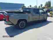 2024 Toyota Tacoma SR5 z VIN 3TMLB5JN8RM007836, wystawiony jako IAAI lot #42443151 z przebiegiem Nie podano mil oraz . Historia ofert i sprzedaży dostępna na DreamBid. Obrazek 4.
