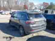 2020 Jeep Compass Latitude z VIN 3C4NJCBB2LT241780, wystawiony jako IAAI lot #41118805 z przebiegiem 74 891 mil mil oraz . Historia ofert i sprzedaży dostępna na DreamBid. Obrazek 3.