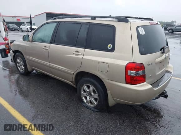 2006 Toyota Highlander with VIN JTEGP21A660109337, listed as a IAAI auction lot 42905089 with 305,501 mi miles and . Bid and sale history available at DreamBid. Image 3.