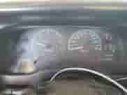 1997 Dodge Dakota z VIN 1B7FL26X9VS139735, wystawiony jako Copart lot #55270635 z przebiegiem 163 867 mil mil oraz Czysty tytuł • Clean title. Historia ofert i sprzedaży dostępna na DreamBid. Obrazek 9.