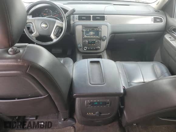 2011 Chevrolet Suburban LT with VIN 1GNSCJE04BR378925, listed as a Copart auction lot 86591125 with 200,707 mi miles and Clean title. Bid and sale history available at DreamBid. Image 8.