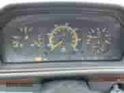 1991 Mercedes-Benz 300 z VIN WDBEB28D1MB384771, wystawiony jako Copart lot #58831195 z przebiegiem 229 641 mil mil oraz Szkoda całkowita • Salvage title. Historia ofert i sprzedaży dostępna na DreamBid. Obrazek 9.