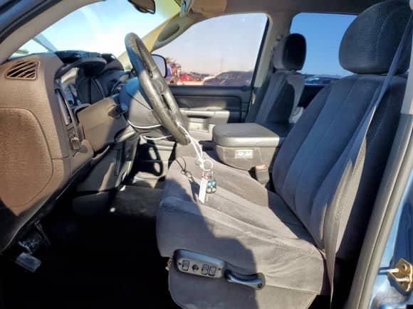 2002 Dodge 1500 with VIN 1D7HA18Z22J266843, listed as a Copart auction lot 55243545 with 196,982 mi miles and Clean title. Bid and sale history available at DreamBid. Image 7.