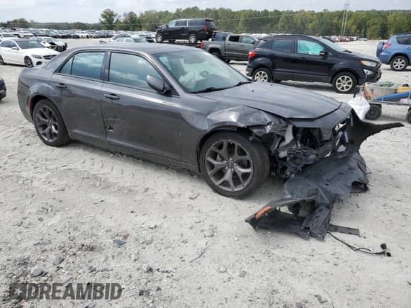 2022 Chrysler 300 S with VIN 2C3CCABG5NH154411, listed as a Copart auction lot 81443665 with 70,902 mi miles and Salvage title. Bid and sale history available at DreamBid. Image 4.
