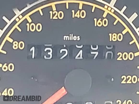 1988 Mercedes-Benz 300 E z VIN WDBEA30D1JA663224, wystawiony jako IAAI lot #42910986 z przebiegiem 132 470 mil mil oraz . Historia ofert i sprzedaży dostępna na DreamBid. Obrazek 15.