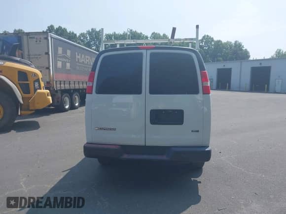 2018 Chevrolet Express Cargo z VIN 1GCWGAFPXJ1319661, wystawiony jako IAAI lot #42912046 z przebiegiem 143 790 mil mil oraz . Historia ofert i sprzedaży dostępna na DreamBid. Obrazek 16.