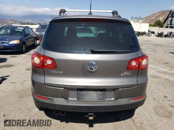 2010 Volkswagen Tiguan SE с VIN WVGBV7AX5AW520736, выставлен на аукционе Copart как лот 71620975 с пробегом 132 224 миль миль и Чистый • Clean title. История ставок и продаж доступна на DreamBid. Изображение 6.