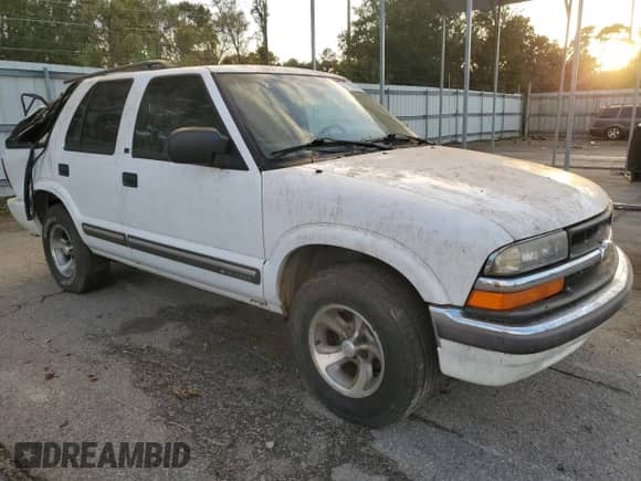 2000 Chevrolet Blazer LT with VIN 1GNCS13W6Y2181741, listed as a Copart auction lot 77990304 with 188,281 mi miles and Salvage title. Bid and sale history available at DreamBid. Image 4.