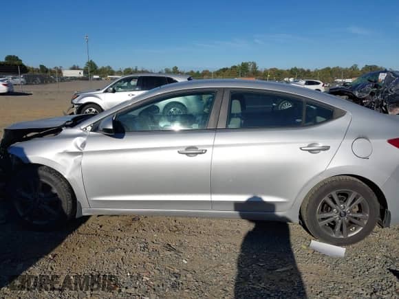 2018 Hyundai Elantra SEL z VIN 5NPD84LFXJH219330, wystawiony jako IAAI lot #43479673 z przebiegiem 107 452 mil mil oraz . Historia ofert i sprzedaży dostępna na DreamBid. Obrazek 15.