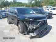 2025 Chevrolet Traverse FWD LT z VIN 1GNERGRS5SJ230050, wystawiony jako IAAI lot #43152974 z przebiegiem 5 040 mil mil oraz . Historia ofert i sprzedaży dostępna na DreamBid. Obrazek 6.
