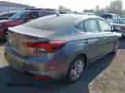 2019 Hyundai Elantra SEL z VIN 5NPD84LF5KH451352, wystawiony jako IAAI lot #43257900 z przebiegiem 43 744 mil mil oraz . Historia ofert i sprzedaży dostępna na DreamBid. Obrazek 4.