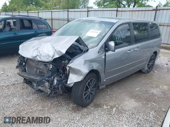 2014 Dodge Grand Caravan SXT 30th Anniversary z VIN 2C4RDGCGXER276311, wystawiony jako IAAI lot #42227530 z przebiegiem 132 787 mil mil oraz . Historia ofert i sprzedaży dostępna na DreamBid. Obrazek 17.