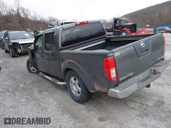 2008 Nissan Frontier SE z VIN 1N6AD07W38C425495, wystawiony jako IAAI lot #41406740 z przebiegiem 244 396 mil mil oraz . Historia ofert i sprzedaży dostępna na DreamBid. Obrazek 3.