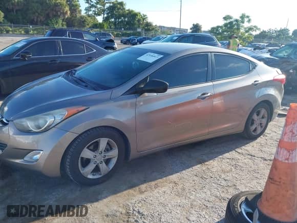 2012 Hyundai Elantra GLS z VIN 5NPDH4AE8CH069523, wystawiony jako IAAI lot #42936813 z przebiegiem 139 616 mil mil oraz . Historia ofert i sprzedaży dostępna na DreamBid. Obrazek 14.