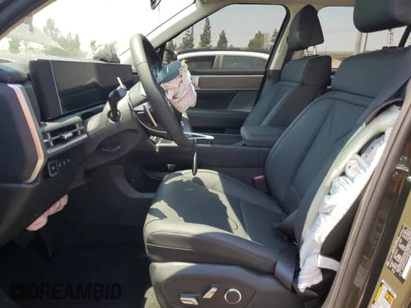 2025 Hyundai Santa Fe SEL с VIN 5NMP24G10SH053895, выставлен на аукционе Copart как лот 67857245 с пробегом 2 683 миль миль и Списание • Salvage title. История ставок и продаж доступна на DreamBid. Изображение 7.