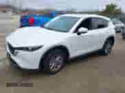 2023 Mazda CX-5 S Carbon Edition z VIN JM3KFBCM8P0187510, wystawiony jako IAAI lot #42628848 z przebiegiem 42 972 mil mil oraz . Historia ofert i sprzedaży dostępna na DreamBid. Obrazek 2.