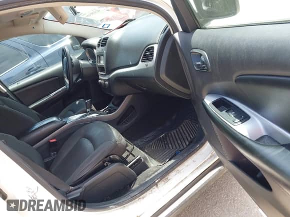2017 Dodge Journey SXT with VIN 3C4PDCBG4HT590992, listed as a IAAI auction lot 42378549 with 275,884 mi miles and . Bid and sale history available at DreamBid. Image 5.