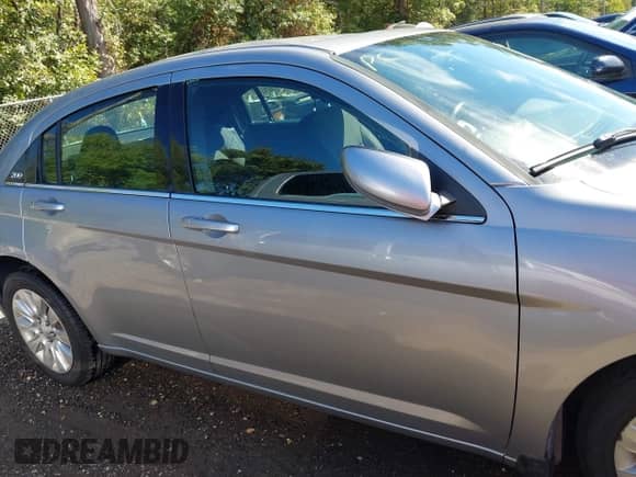 2014 Chrysler 200 LX z VIN 1C3CCBAB1EN211156, wystawiony jako IAAI lot #43339541 z przebiegiem 87 696 mil mil oraz . Historia ofert i sprzedaży dostępna na DreamBid. Obrazek 13.