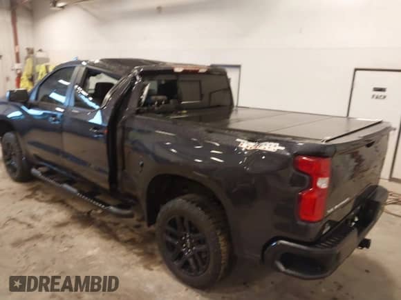 2024 Chevrolet Silverado 1500 LT Trail Boss z VIN 3GCUDFED5RG123564, wystawiony jako IAAI lot #42193775 z przebiegiem 26 302 mil mil oraz . Historia ofert i sprzedaży dostępna na DreamBid. Obrazek 3.