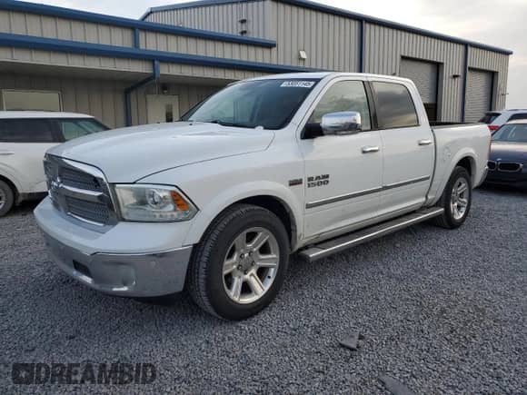 2015 Ram 1500 Laramie Limited z VIN 1C6RR7PT2FS540380, wystawiony jako Copart lot #53051145 z przebiegiem 162 072 mil mil oraz Szkoda całkowita • Salvage title. Historia ofert i sprzedaży dostępna na DreamBid. Obrazek 1.