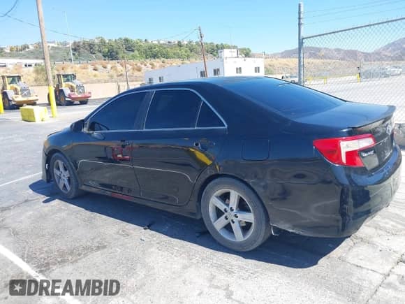 2012 Toyota Camry XLE z VIN 4T1BF1FK9CU018320, wystawiony jako IAAI lot #43408512 z przebiegiem 311 163 mil mil oraz . Historia ofert i sprzedaży dostępna na DreamBid. Obrazek 6.