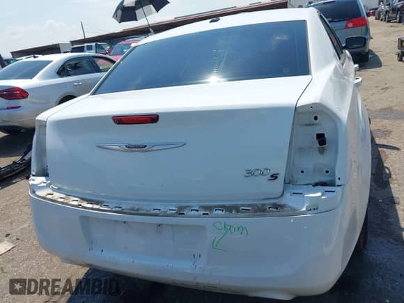 2014 Chrysler 300 S with VIN 2C3CCABT3EH276200, listed as a IAAI auction lot 43015483 with 112,424 mi miles and . Bid and sale history available at DreamBid. Image 16.