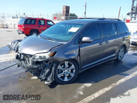 2012 Toyota Sienna SE with VIN 5TDXK3DCXCS233593, listed as a IAAI auction lot 41959611 with 85,558 mi miles and . Bid and sale history available at DreamBid. Image 2.