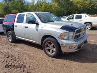 2012 Ram 1500 Big Horn z VIN 1C6RD7LT1CS284068, wystawiony jako IAAI lot #43195653 z przebiegiem 273 670 mil mil oraz . Historia ofert i sprzedaży dostępna na DreamBid. Obrazek 1.