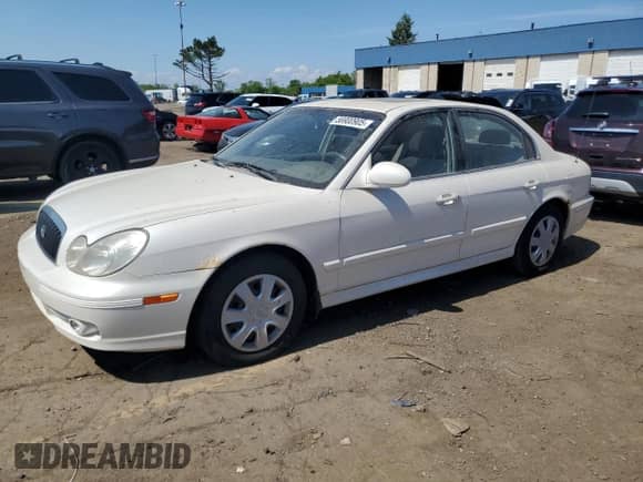 2004 Hyundai Sonata z VIN KMHWF25H34A084183, wystawiony jako Copart lot #56900905 z przebiegiem 71 992 mil mil oraz Czysty tytuł • Clean title. Historia ofert i sprzedaży dostępna na DreamBid. Obrazek 1.