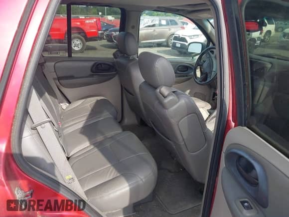 2002 Chevrolet TrailBlazer LS z VIN 1GNDT13S022332787, wystawiony jako IAAI lot #42739318 z przebiegiem 155 190 mil mil oraz . Historia ofert i sprzedaży dostępna na DreamBid. Obrazek 8.