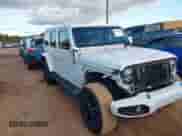 2021 Jeep Wrangler Unlimited Sahara z VIN 1C4JJXP64MW840094, wystawiony jako IAAI lot #40830676 z przebiegiem 31 716 mil mil oraz . Historia ofert i sprzedaży dostępna na DreamBid. Obrazek 1.