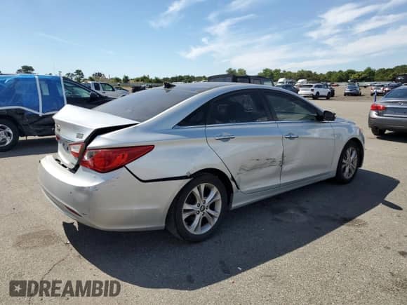 2013 Hyundai Sonata SE с VIN 5NPEC4AC8DH585674, выставлен на аукционе Copart как лот 71251365 с пробегом 206 358 миль миль и На запчасти • Non repairable. История ставок и продаж доступна на DreamBid. Изображение 3.