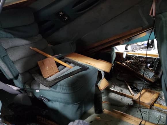 1998 Ford Econoline Cargo Recreational z VIN 1FDRE14L2WHC06042, wystawiony jako Copart lot #55794955 z przebiegiem 102 398 mil mil oraz Szkoda całkowita • Salvage title. Historia ofert i sprzedaży dostępna na DreamBid. Obrazek 11.