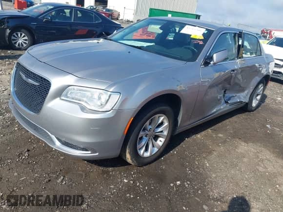 2016 Chrysler 300 Limited с VIN 2C3CCAAG3GH268329, выставлен на аукционе IAAI как лот 42524561 с пробегом 109 617 миль миль и . История ставок и продаж доступна на DreamBid. Изображение 2.
