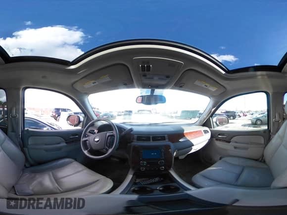 2010 Chevrolet Suburban LT z VIN 1GNUCJE05AR210539, wystawiony jako IAAI lot #41805107 z przebiegiem 166 305 mil mil oraz . Historia ofert i sprzedaży dostępna na DreamBid. Obrazek 19.