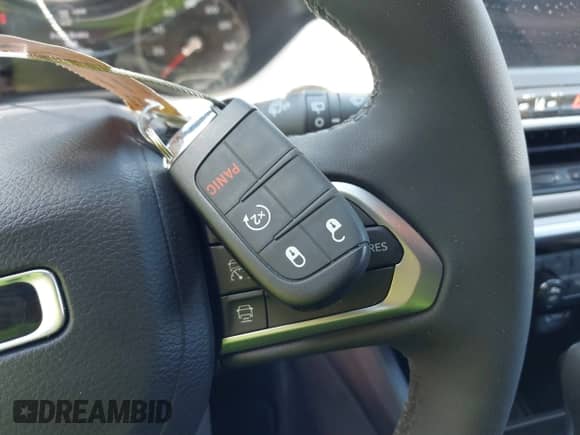 2025 Jeep Compass Limited with VIN 3C4NJDCN5ST501442, listed as a IAAI auction lot 42595950 with 667 mi miles and . Bid and sale history available at DreamBid. Image 11.
