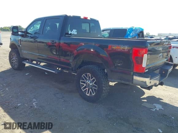 2019 Ford F-250 XL with VIN 1FT7W2BT9KED46537, listed as a IAAI auction lot 43374274 with 121,724 mi miles and . Bid and sale history available at DreamBid. Image 3.