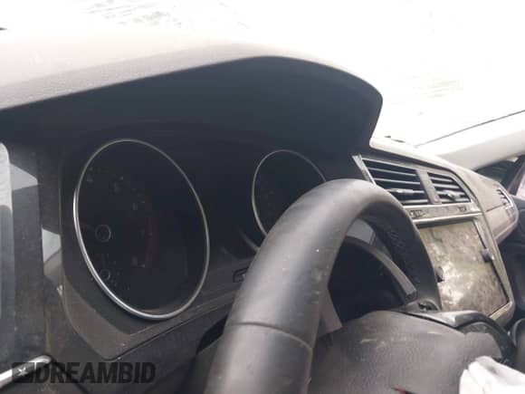 2021 Volkswagen Tiguan SE with VIN 3VV3B7AX5MM048223, listed as a IAAI auction lot 43028350 with Not provided miles and . Bid and sale history available at DreamBid. Image 14.