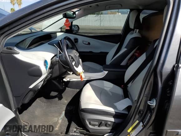 2018 Toyota Prius Plus z VIN JTDKARFP7J3086633, wystawiony jako Copart lot #82094685 z przebiegiem 275 692 mil mil oraz Szkoda całkowita • Salvage title. Historia ofert i sprzedaży dostępna na DreamBid. Obrazek 7.