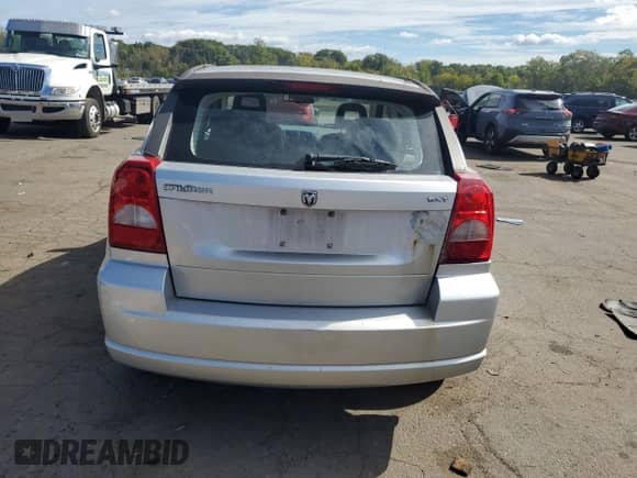 2007 Dodge Caliber SXT z VIN 1B3HB48B07D315802, wystawiony jako Copart lot #81734655 z przebiegiem 174 760 mil mil oraz Szkoda całkowita • Salvage title. Historia ofert i sprzedaży dostępna na DreamBid. Obrazek 6.