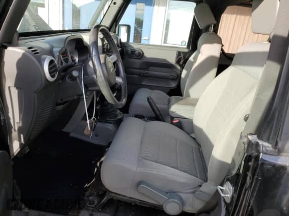 2008 Jeep Wrangler Sahara с VIN 1J4FA54188L622583, выставлен на аукционе Copart как лот 85183785 с пробегом 106 042 миль миль и Списание • Salvage title. История ставок и продаж доступна на DreamBid. Изображение 7.