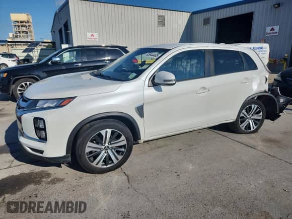 2021 Mitsubishi Outlander SE z VIN JA4APVAUXMU015757, wystawiony jako Copart lot #85944485 z przebiegiem 106 985 mil mil oraz Szkoda całkowita • Salvage title. Historia ofert i sprzedaży dostępna na DreamBid. Obrazek 1.