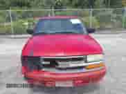 2001 Chevrolet S-10 LS Xtreme z VIN 1GCCS195718162108, wystawiony jako IAAI lot #43279768 z przebiegiem 235 158 mil mil oraz . Historia ofert i sprzedaży dostępna na DreamBid. Obrazek 12.